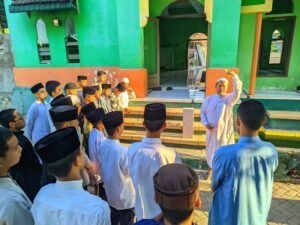 Mengukur Posisi Kiblat Masjid Daar El-Hikmah Saat Fenomena Rashdul Qiblat